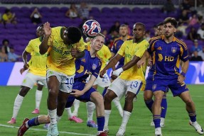 开云登录入口地址-阿斯顿维拉训练开放日，今晚内部沟通引欢呼，亚冠在即，球队文化再被提及的简单介绍